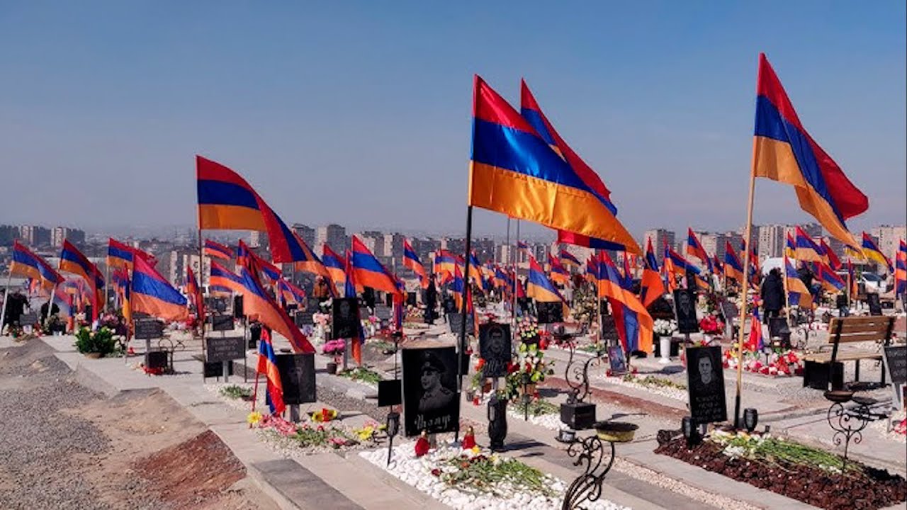 Անկախության օրը «Եռաբլուրում». քաղաքացիներն այցելում են պանթեոն. ուղիղ