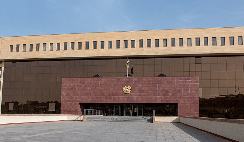 Զինվորական բարձր պաշտոններ նշանակելիս բացառել բարձրագույն զինվորական կրթություն չունեցող թեկնածուներին. ՊՆ պարզաբանումը