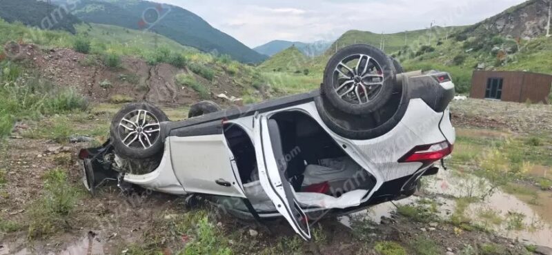 Հրազդան-Մարմարիկ ճանապարհին «Nissan»-ը գլխիվայր հայտնվել է դաշտում. կա վիրավոր