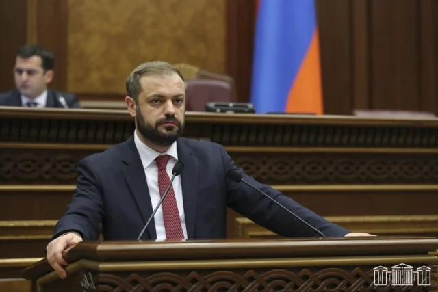 Այսօր վրացական Գեզի մաքսային տերմինալից դուրս է եկել և դեպի Վերին Լարս ճանապարհ է ընկել 49 կոնյակով բեռնված մեքենա. Պապոյան