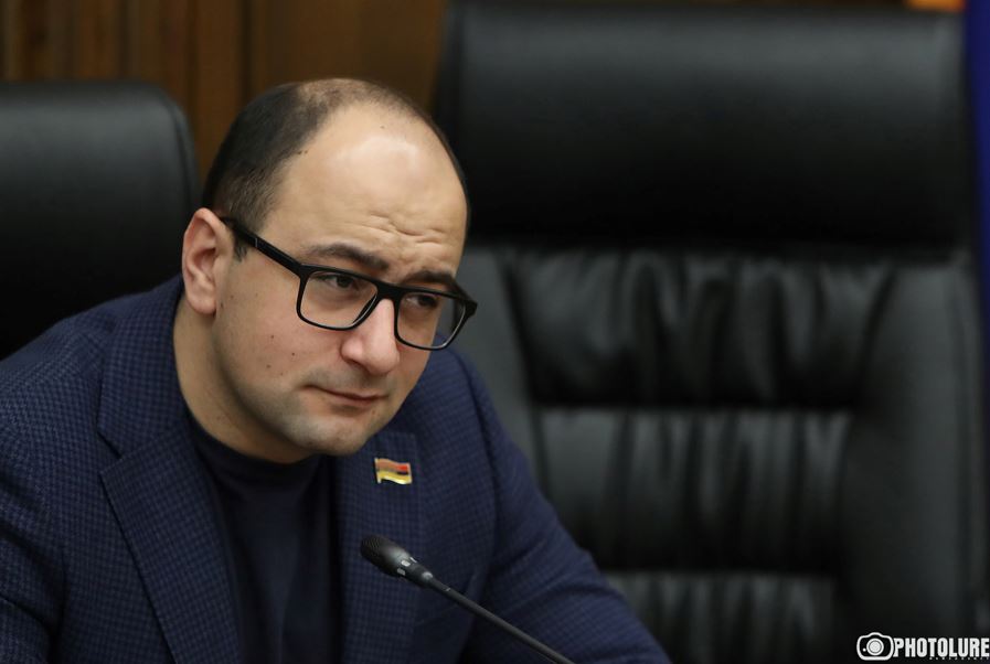 Անընկալելի է Ալեն Սիմոնյանի ուղիղ ճնշումը Արցախի նկատմամբ՝ արտաքին քաղաքական վեկտորի փոփոխության մասով. Մամիջանյան