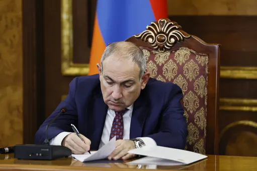 Նիկոլ Փաշինյանը Հայաստանի Հանրապետության մաքսային մարմինները սահմանելու որոշում է ստորագրել