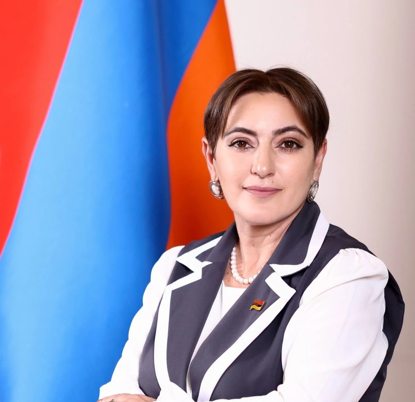 Տնօրենը գնաց, ամուսինը՝ մնաց. «Հրապարակ»