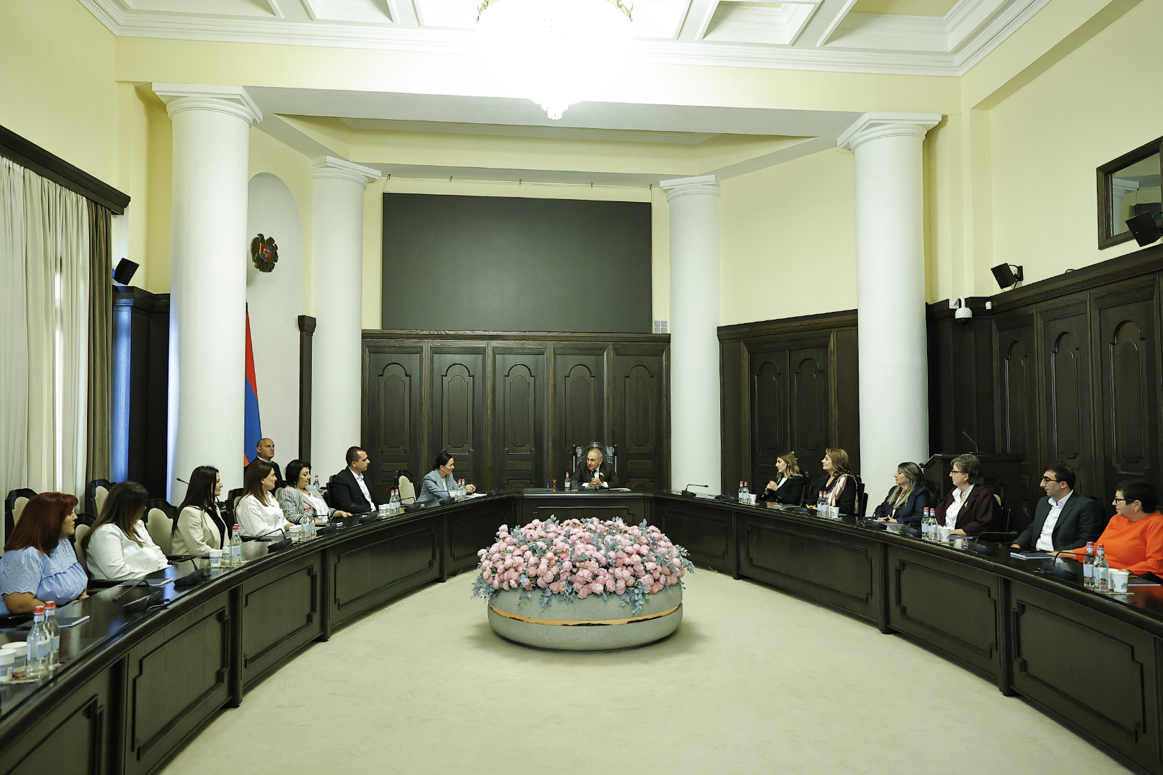 Վարչապետը հյուրընկալել է մի խումբ ուսուցիչների և շնորհավորել մասնագիտական օրվա առթիվ. մանրամասներ