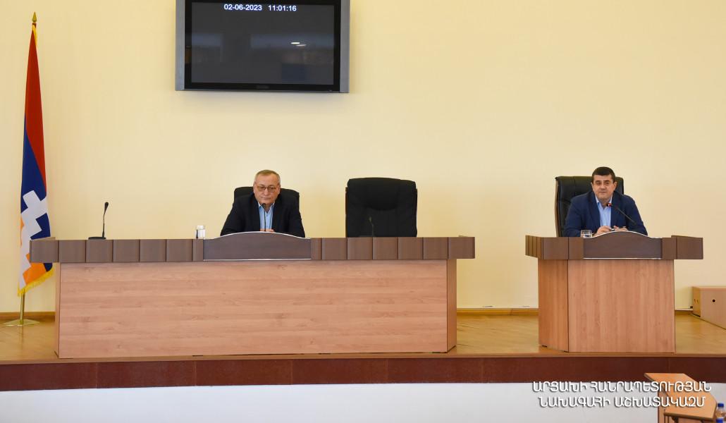 Նախագահ Արայիկ Հարությունյանը հանդիպել է Ազգային ժողովի պատգամավորների հետ