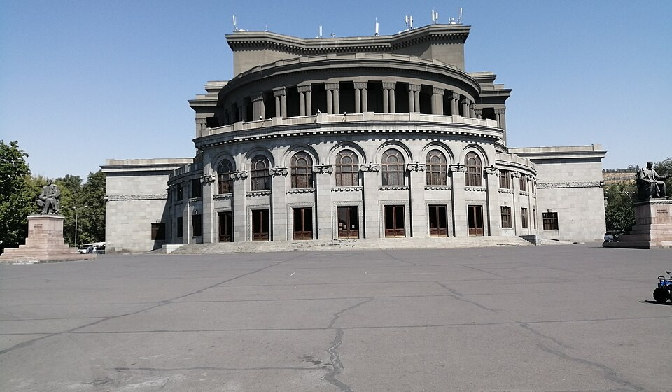 Շարունակվում է Սպենդիարյանի անվան օպերայի և բալետի թատրոնի շենքի գեղարվեստական լուսավորման աշխատանքը
