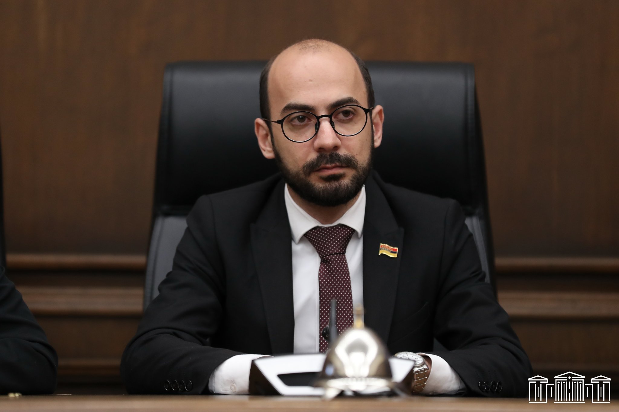 Գագիկ Խաչատրյանի ու Հովիկ Աբրահամյանի առանձնատները կոռուպցիայի հուշարձան են Երևանի կենտրոնում. Արթուր Հովհաննիսյան