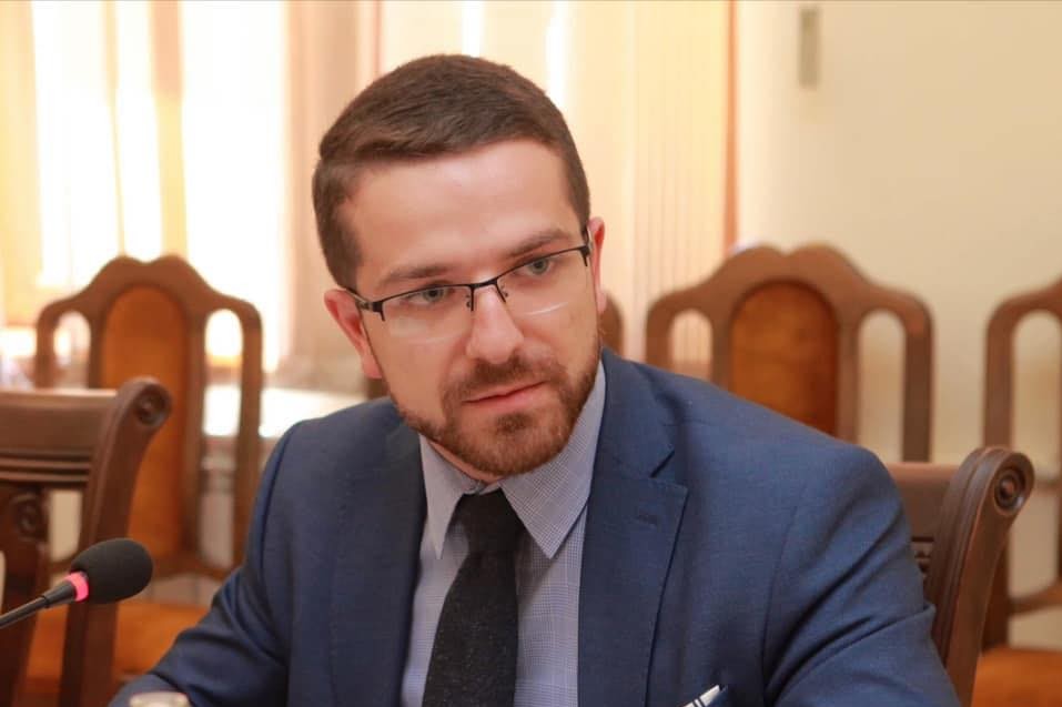 «Հրապարակ». Մանրամասներ՝ ԿԳՄՍ փոխնախարարի կոռուպցիոն գործարքից