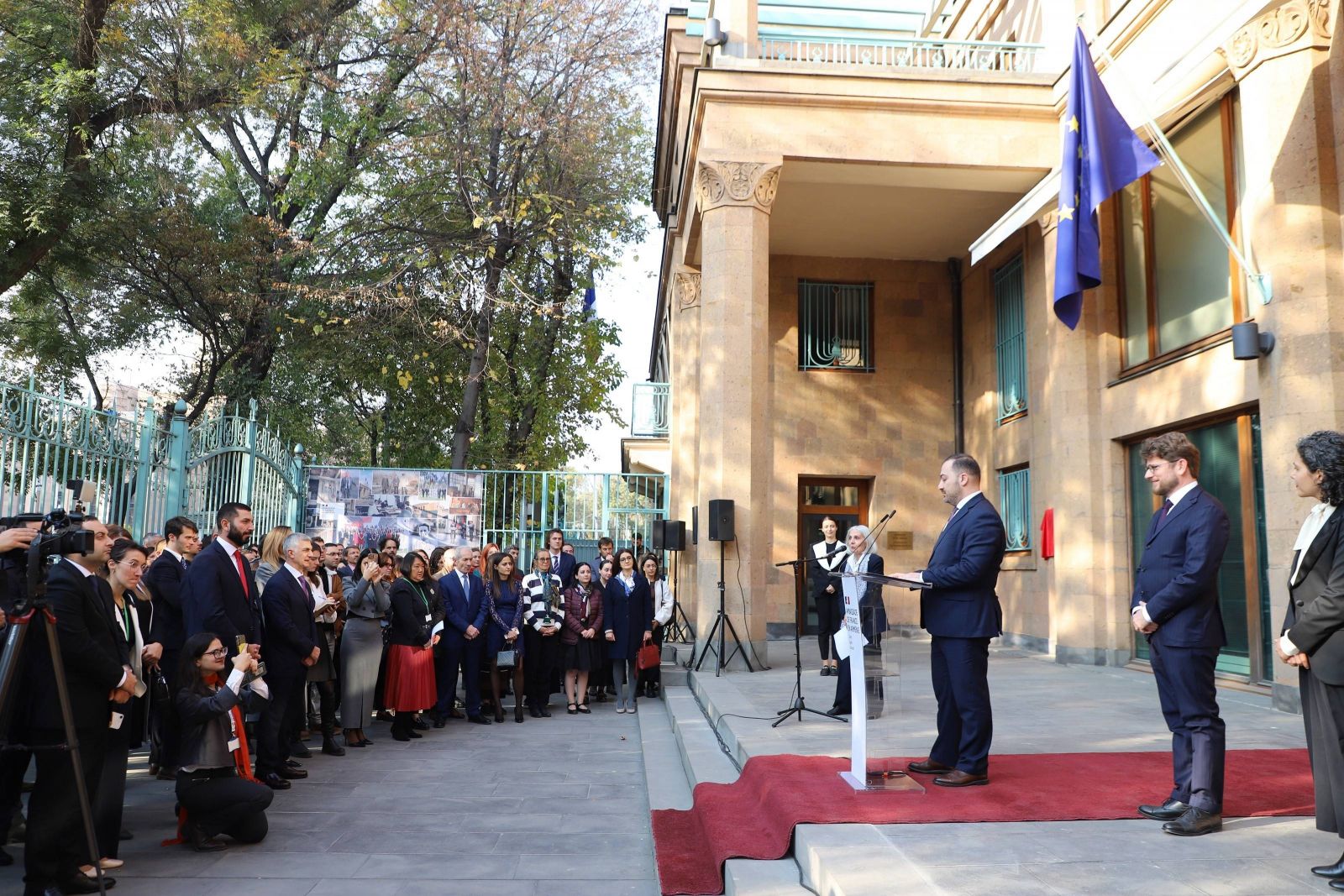 Դավիթ Կարապետյանը Ֆրանսիայի դեսպանության բացման 30-ամյակին նվիրված արարողությանը անդրադարձել է ռազմավարական բնույթի հարաբերությունների օրակարգին