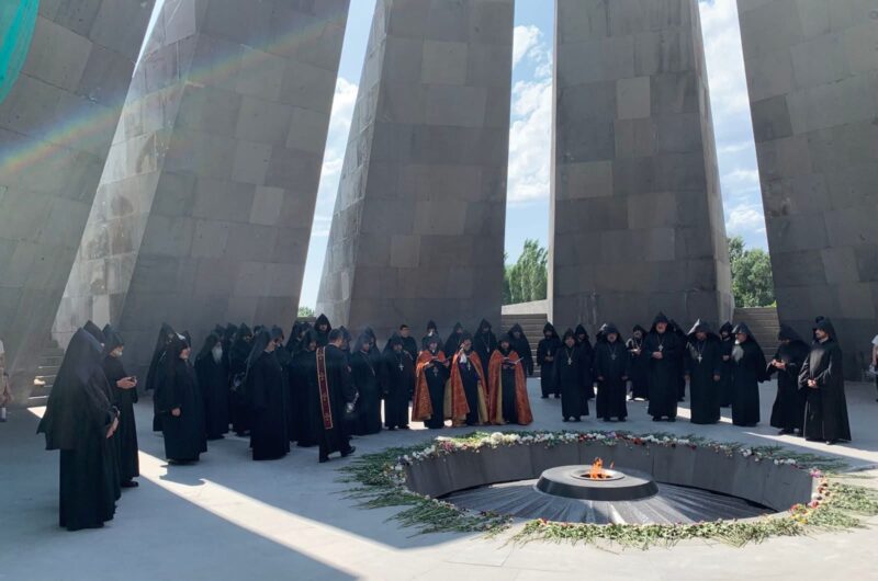 Եկեղեցականները ոգեկոչեցին հանուն հայրենիքի իրենց կյանքն ընծայաբերած քաջորդիների հիշատակը
