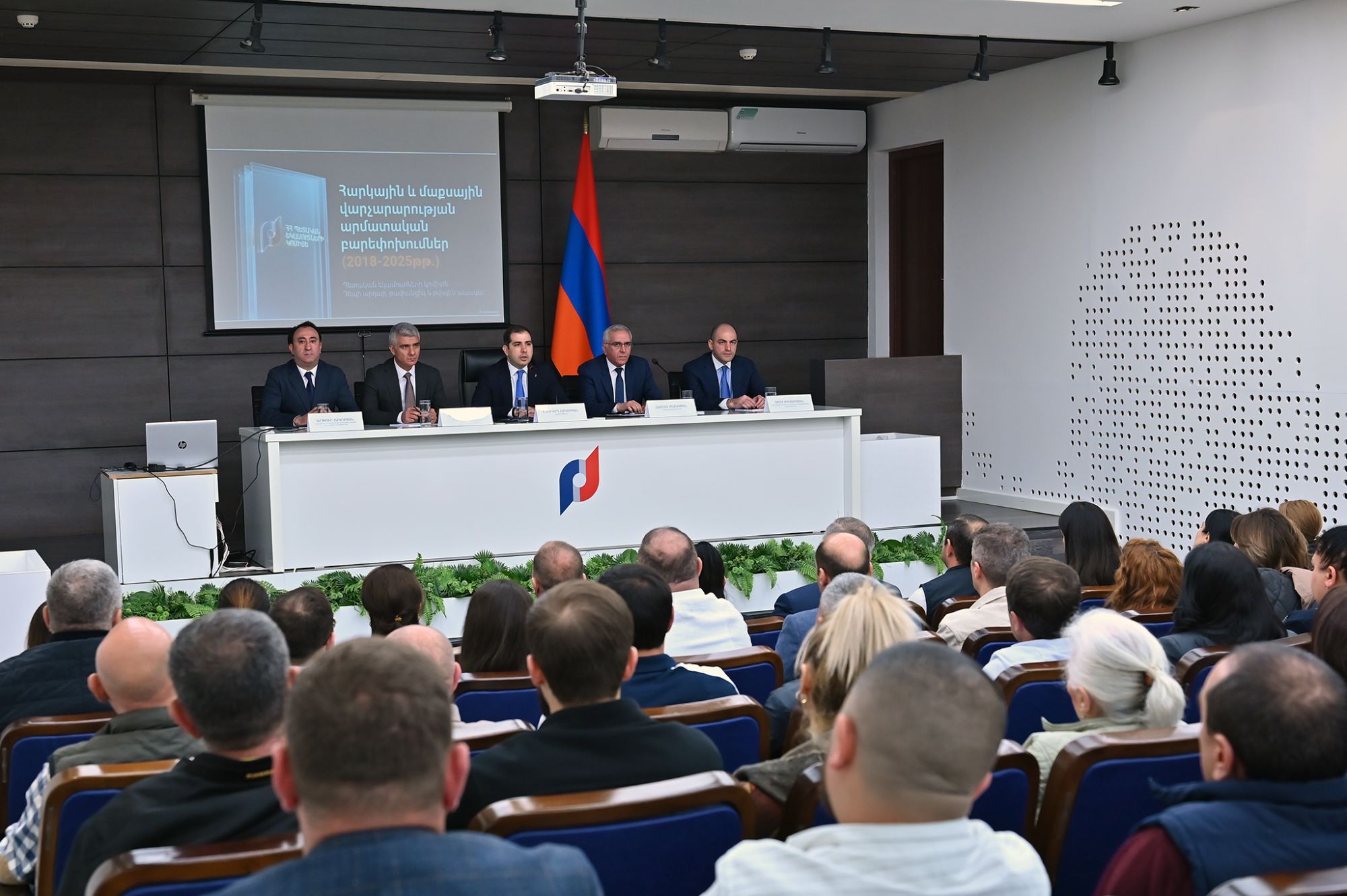 Հարկ վճարելու մշակույթի նկատմամբ լինել ավելի հոգատար․ ՊԵԿ նախագահի հանդիպումը փոքր հարկ վճարողների հետ