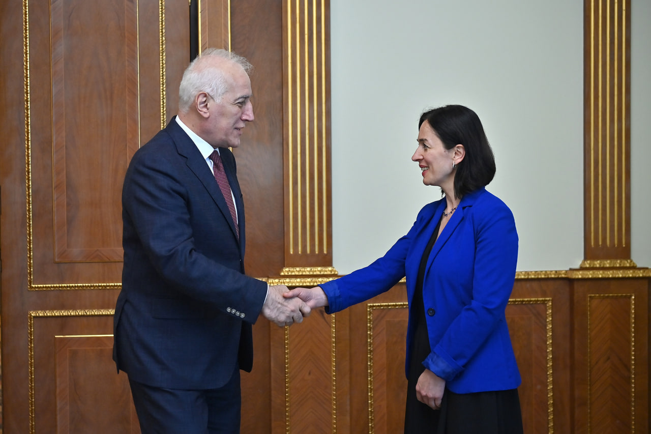 Հայաստանի ապագան կրթված մարդիկ են. Վահագն Խաչատուրյանն ընդունել է Ժաննա Անդրեասյանին