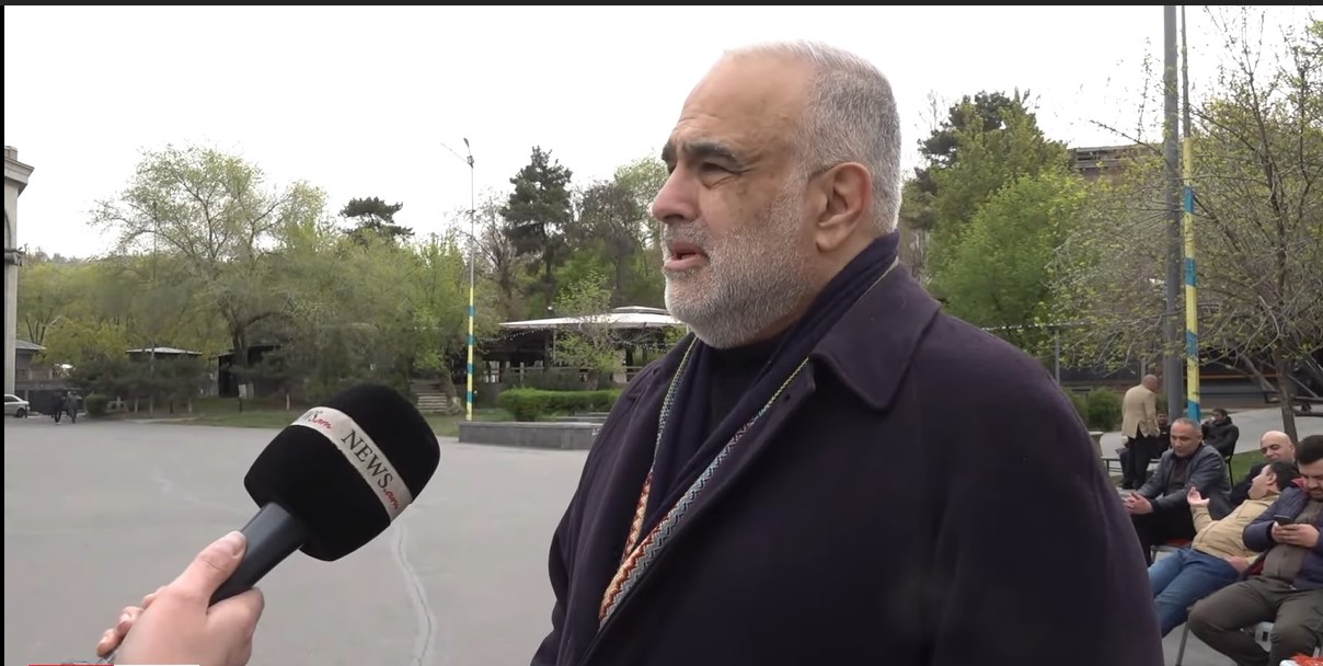 Այս վիճակում պետք է իշխանությունը փոխվի․ Րաֆֆի Հովհաննիսյանը Ազատության հրապարակում միացել է ընդդիմադիրներին