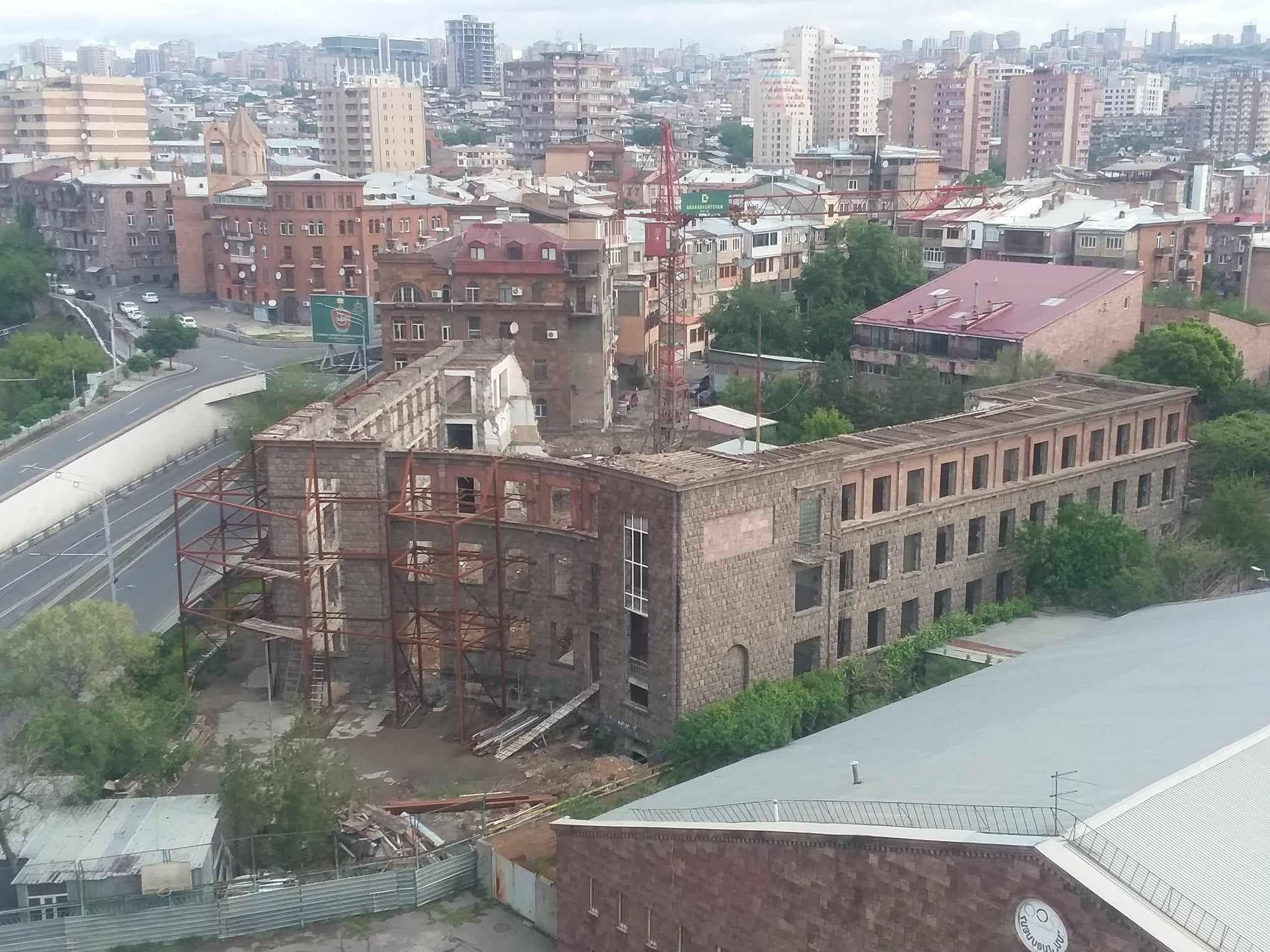 Ե՞րբ է շինարարը վերջիվերջո ավարտին հասցնելու իր գործը. Հայկ Դեմոյանը՝ քաղաքապետարանին