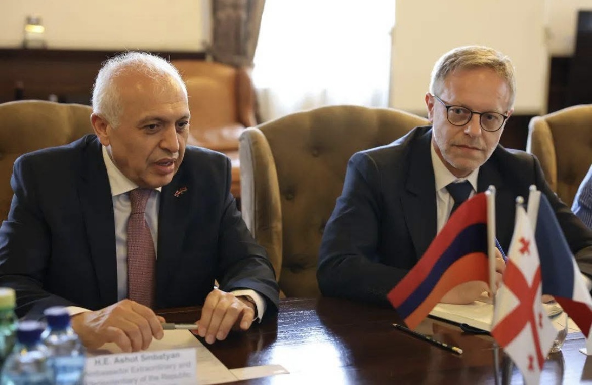 Հայաստանի և Ֆրանսիայի դեսպանները հանդիպել են Թբիլիսիի քաղխորհրդի նախագահին