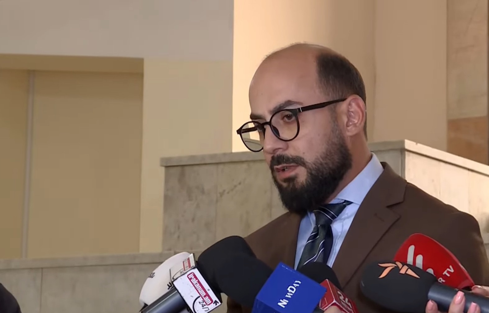 Սա ընդդիմության համար շատ լավ նվեր էր. այս իրադարձությունները ստվերեցին նրանց արածները. Հովհաննիսյանը՝ ԱԺ հրմշտոցի մասին