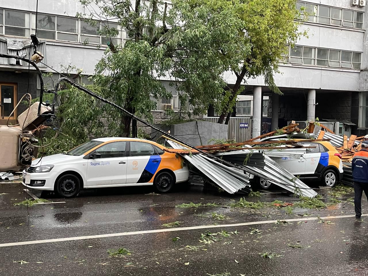 Մոսկվայում հորդառատ անձրևներ են. կան ավերածություններ (տեսանյութ)