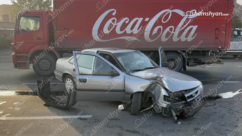 Երևան-Սևան ավտոճանապարհին «Opel»-ը բшխվել է ճանապարհի բաժանարար գոտում եղած ծառերին ու հայտնվել հանդիպակաց երթևեկելի գոտում