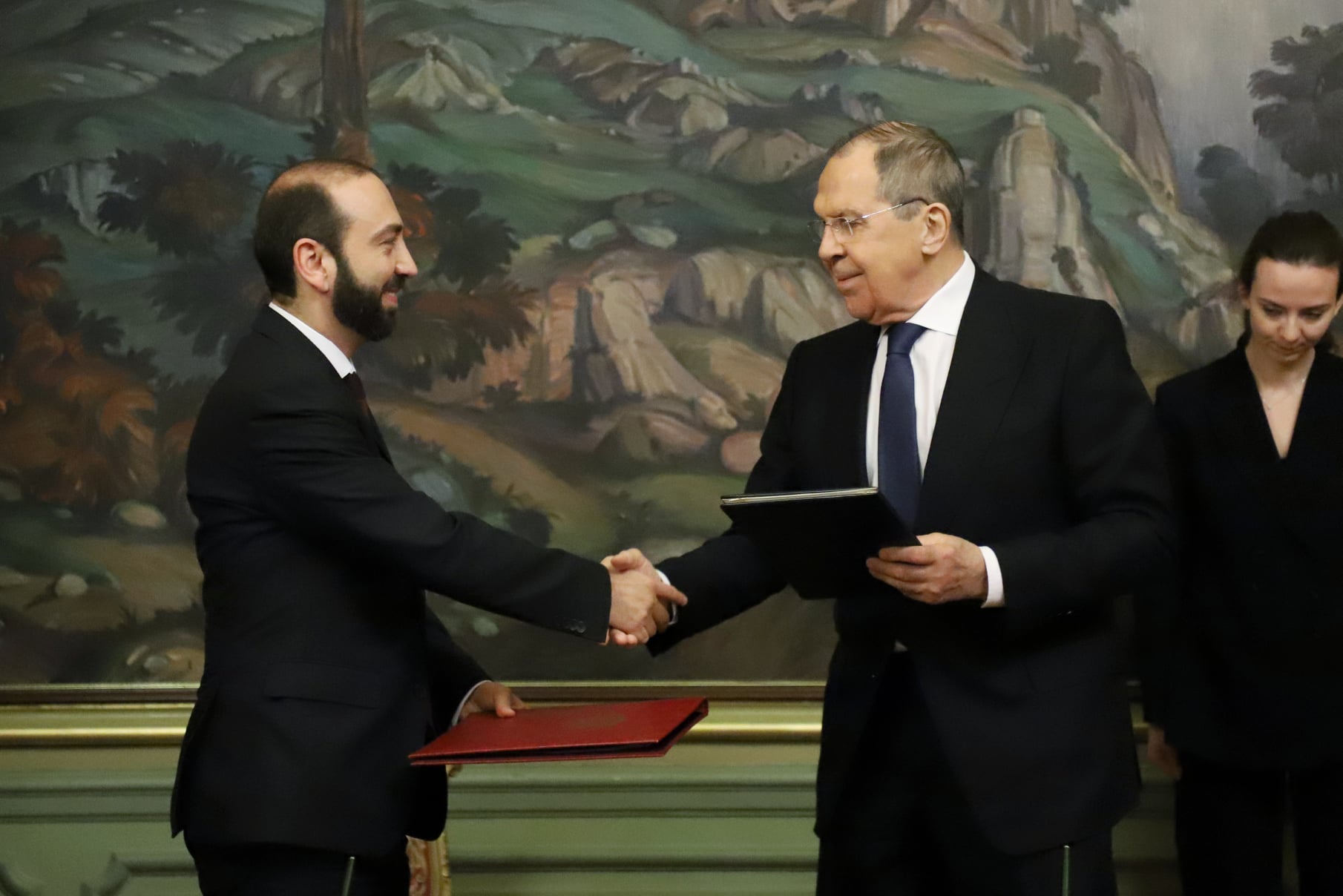 Արարատ Միրզոյանը և Սերգեյ Լավրովը ստորագրել են ՀՀ ԱԳՆ և ՌԴ ԱԳՆ միջև 2022-2023 թթ․ համար խորհրդատվությունների ծրագիրը