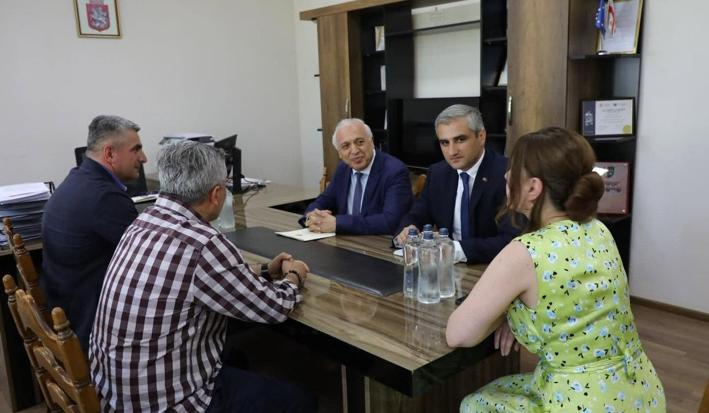 Քննարկվել են Վրաստան-Հայաստան ցամաքային անցակետերում զբոսաշրջային մեծ հոսքերով պայմանավորված սահմանային կուտակումների հարցեր