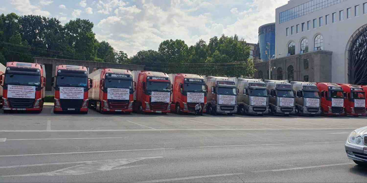 Արցախ ուղևորվող բեռնատարները բացվել են Հայաստանում հավատարմագրված օտարերկրյա դիվանագետների ներկայությամբ