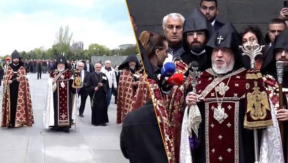 Ամենայն Հայոց Կաթողիկոսը օրհնում է Մայր Տաճարի մոտ իրեն սպասող հավատավոր հայ ժողովրդին