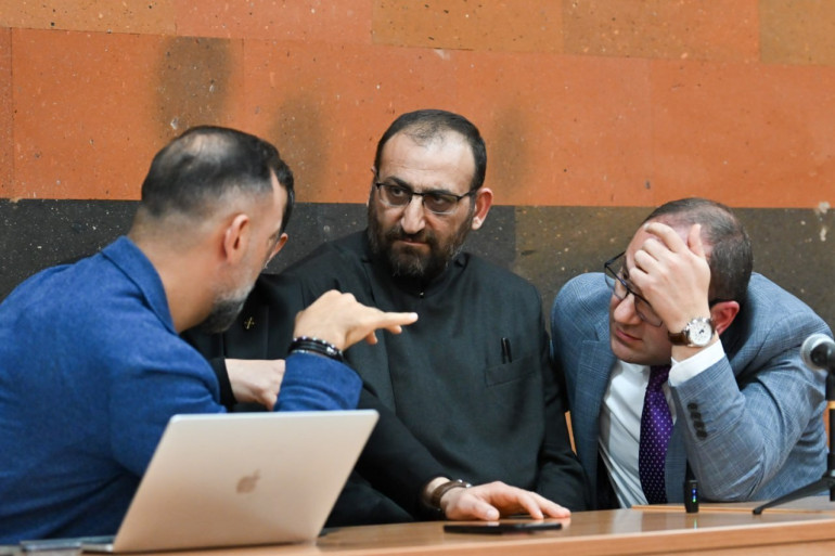 Արշակ Սրբազանն այսուհետ կարող է այցելել Վաղարշապատից դուրս գտնվող ԲԿ-ներ. դատարանը բավարարել է միջնորդությունը