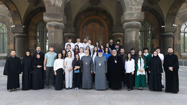 Գարեգին երկրորդը հորդորեց հայորդիներին զորացնել հայոց լեզվի և պատմության իրենց իմացությունն
