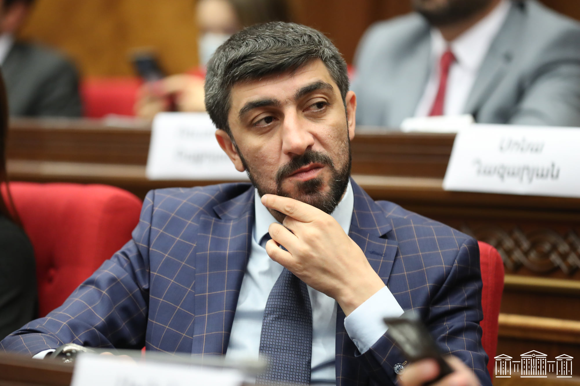 Լևոն Քոչարյանի ազնվությանը սկսել եմ հավատալ, «ախրանիկով» ման չի եկել, սկզբից «06»-ով ա եղել, հետո՝ «Նիվայով». Վիլեն Գաբրիելյան