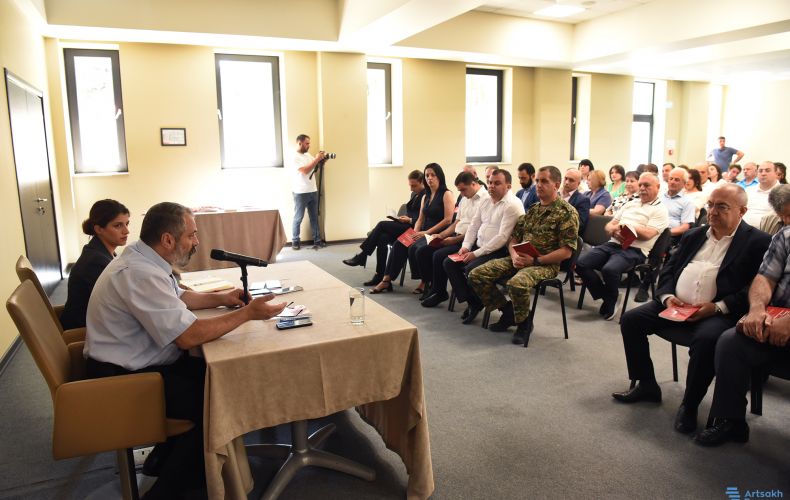Ստեփանակերտում կայացավ «Արցախյան հիմնախնդիրը և Արցախի Հանրապետության արտաքին քաղաքականությունը» գրքի շնորհանդեսը