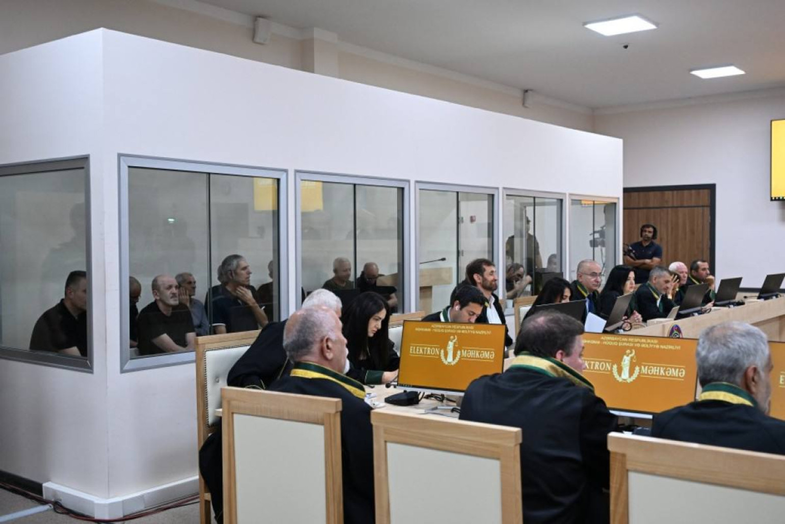 Բաքվում տեղի է ունեցել Արցախի նախկին ռազմաքաղաքական ղեկավարության և հայ մյուս գերիների բողոքների վերաբերյալ կեղծ դատական նիստը