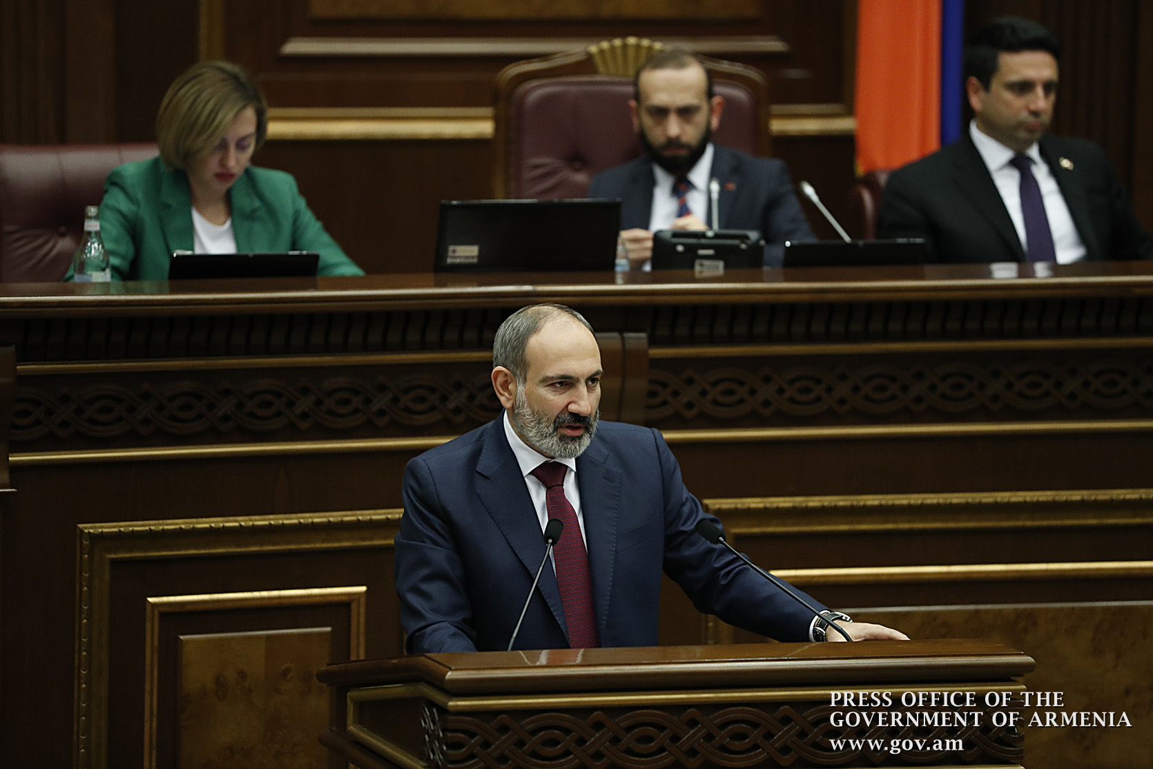 40 հազար դրամից ավելի գազ ու 25 հազար դրամից ավելի հոսանք վառելն օլիգարխիայի կատեգորիա է մտնում. Փաշինյանը կատակեց