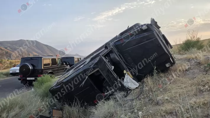 Կոտայքի մարզում բախվել են «Mercedes G»-ն ու «Nissan X-Trail»-ը.  վերջինները հայտնվել են երթևեկելի գոտուց դուրս, «Mercedes»-ը կողաշրջվել է. կան վիրավորներ