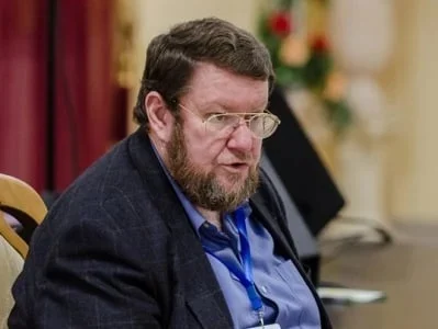Евгений Сатановский прокомментировал свое увольнение с канала «Соловьев LIVE» из-за оскорбления Захаровой
