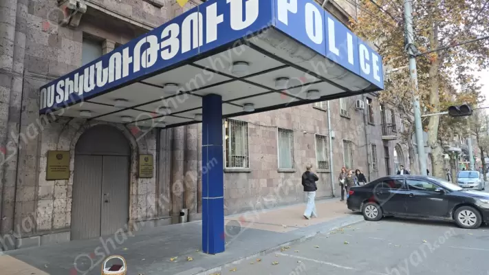 Երևանում կինը դիմել է ոստիկանություն և հայտնել, որ 26-ամյա տղան ձեռքերով և ոտքերով հարվածներ է հասցրել իրեն