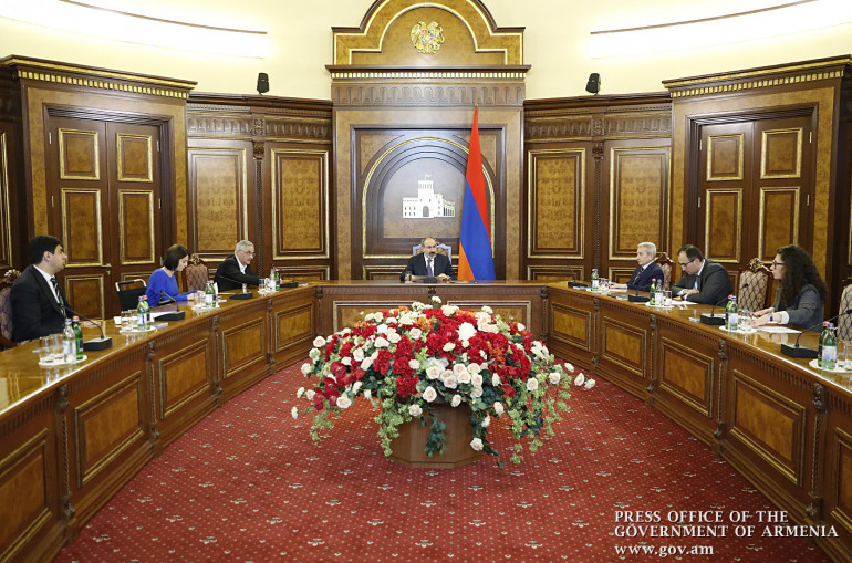 Վարչապետի մոտ տեղի ունեցած խորհրդակցության ընթացքում քննարկվել է առողջապահության և աշխատանքի ու սոցիալական ոլորտներում իրականացվող վարկային ծրագրերի ընթացքը