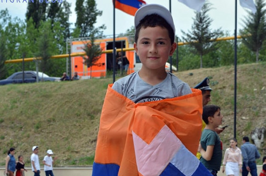 Գետնին ենք քնել, գիշերն էլ անձրև էր. Չենք ուզում ինտեգրվել, ապրել ենք ուզում, սովորական ապրել. 11-ամյա Տիգրանի կյանքը` Արցախում