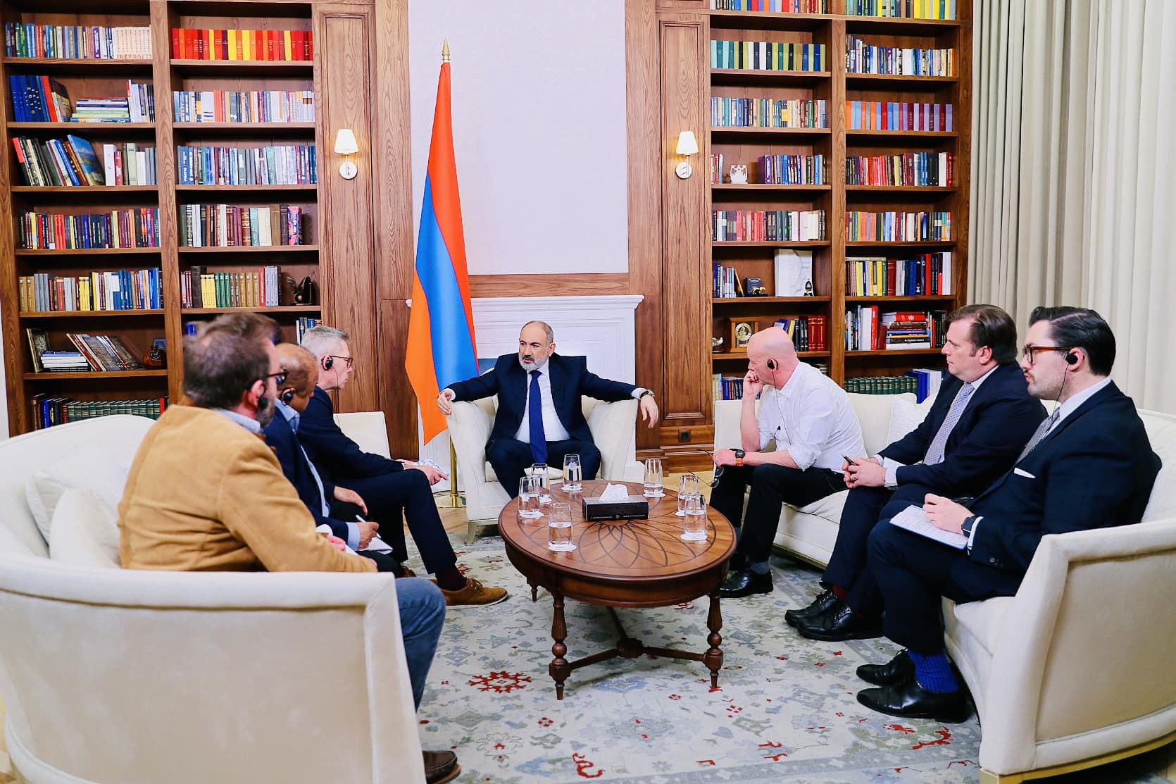 Билборды на улицах краевого центра, сообщающие о приближающейся памятной дате – Дне памяти жертв Геноцида армян в Османской Турции, размещены местным отделением Союза армян России города Краснодара. Информационные стенды, установленные в различных частях города, напоминают о страшной трагедии, унесшей жизни более полутора миллионов армян в 1915-1922 годах.  Отметим, что в России дата 24 апреля, согласно Заявлению Государственной думы ФС РФ от 14.04.1995 года, является официальным Днем памяти жертв Геноцида армян в Османской Турции в 1915-1922 годах. Эта дата, в качестве Дня памяти, была выбрана в связи с тем, что 24 апреля 1915 года была уничтожена элита армянской общины Константинополя – столицы Османской империи. По приказу властей были арестованы видные представители армянской интеллигенции: учителя, врачи, ученые, писатели и журналисты, священники и даже депутаты парламента Турции. Арестованных без суда и следствия отправили в пустыню: часть депортированных была убита в пути, другие — по прибытии в места назначения.  Представители армянской общины Кубани в своем большинстве являются потомками тех, кто, чудом избежав гибели в годы Геноцида армян в Османской Турции, нашел спасение на российской земле. Сегодня они – полноправные граждане России, вносящие свой достойный вклад в развитие и процветание страны, а также в ее безопасность. При этом они знают историю и благодарны России за спасение своих предков, в связи с чем ежегодно 24 апреля проводятся памятные мероприятия. В Краснодаре они пройдут с утра в армянских церквях и на прицерковной территории.
