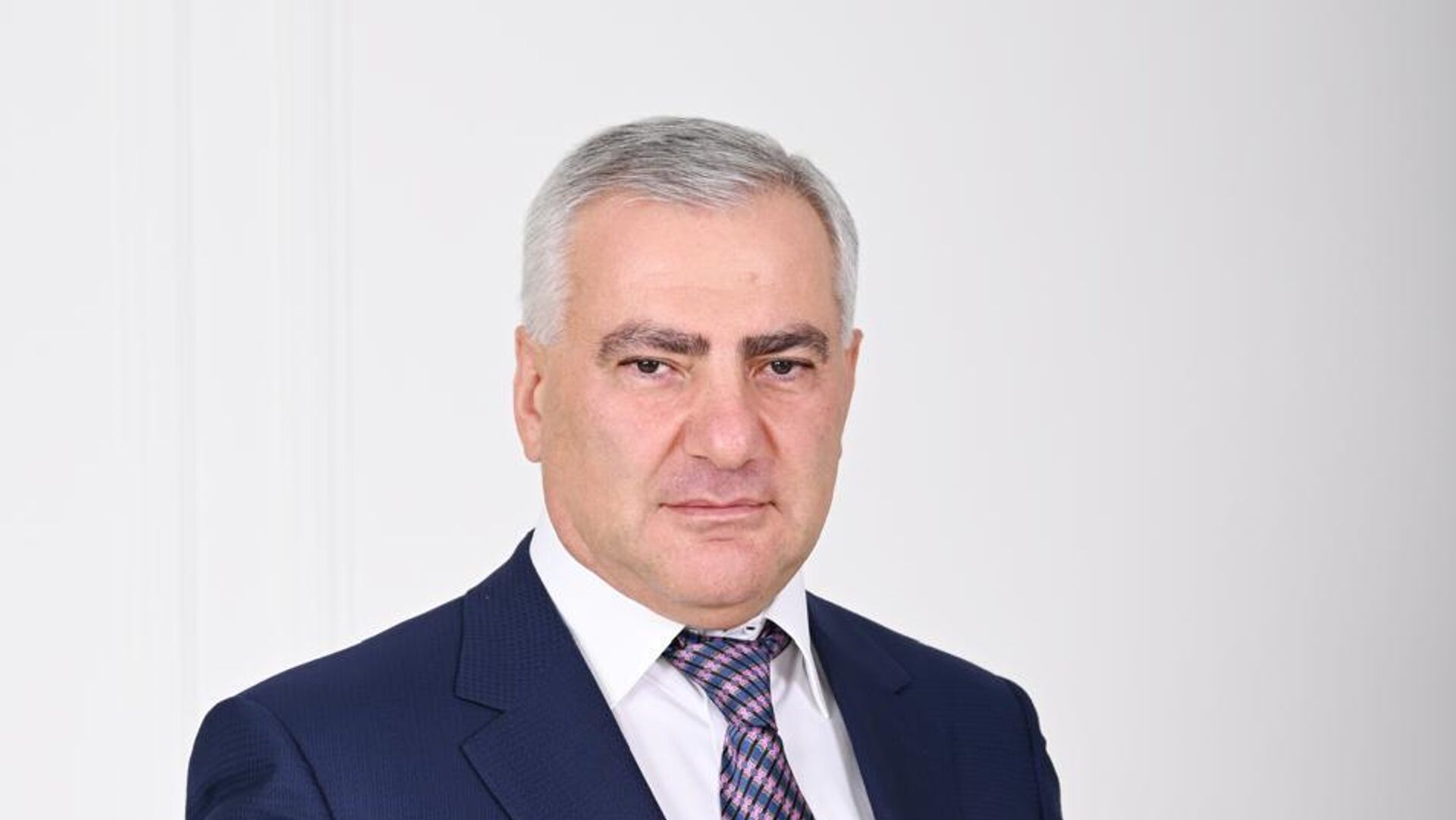 Արդեն 7 ժամից ավել է` դատարանը քննում է Սամվել Կարապետյանի նկատմամբ կալանքը՝ որպես խափանման միջոց կիրառելու մասին միջնորդությունը․ «Մեր ձևով» շարժում
