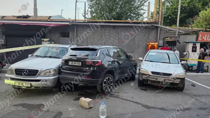 Միջադեպ Երևանում․ Արաբկիրում վիճшբшնnւթյան ժամանակ հնչել են կրшկnցներ․ կան վիրшվորներ, դեպքի վայրում հայտնաբերվել են կրшկվшծ պшրկուճներ