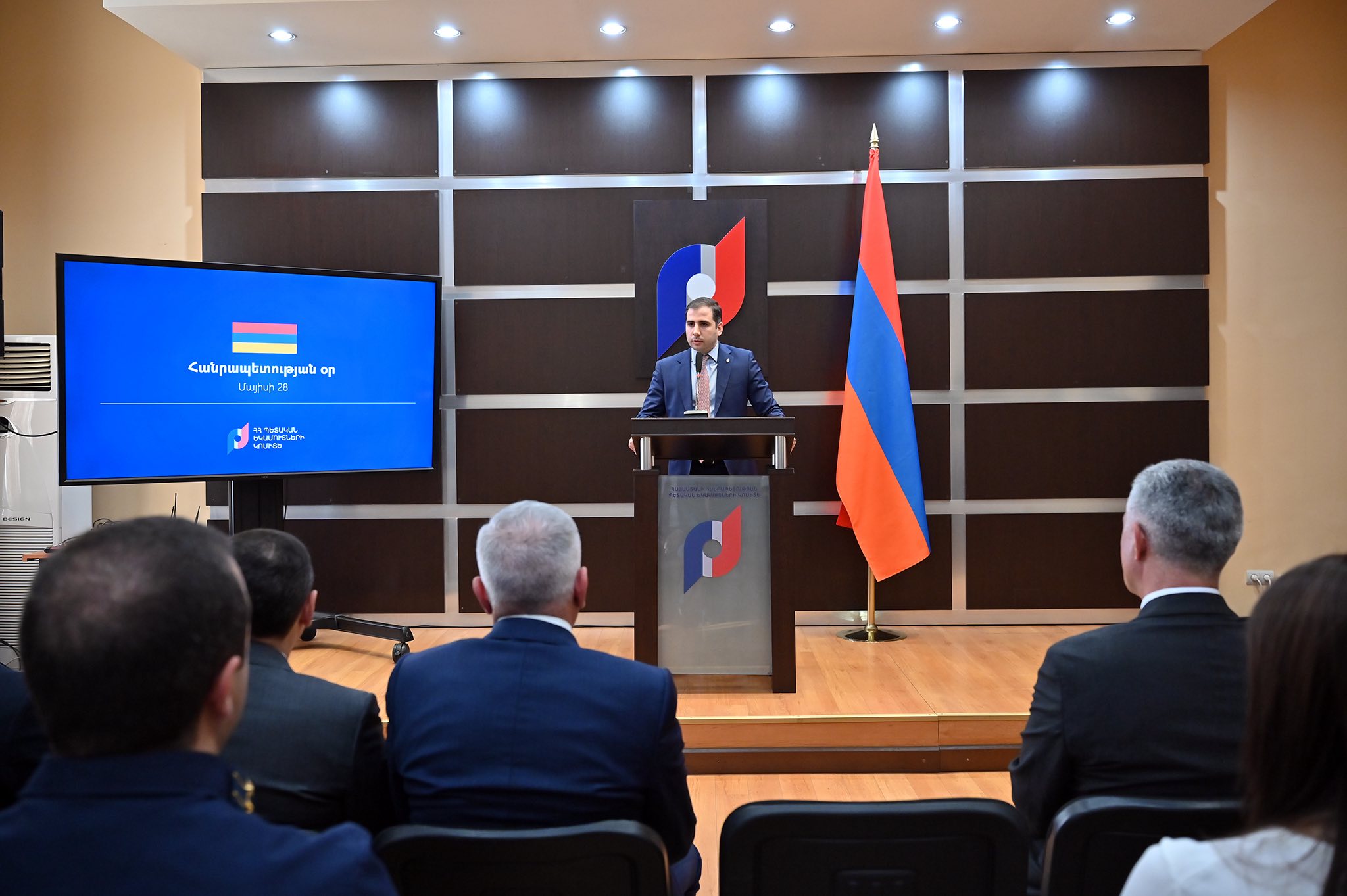 Հանրապետության օրվան նվիրված միջոցառում ՊԵԿ-ում. հատուկ կոչումներ և դասային աստիճաններ են շնորհվել մի խումբ աշխատակիցների
