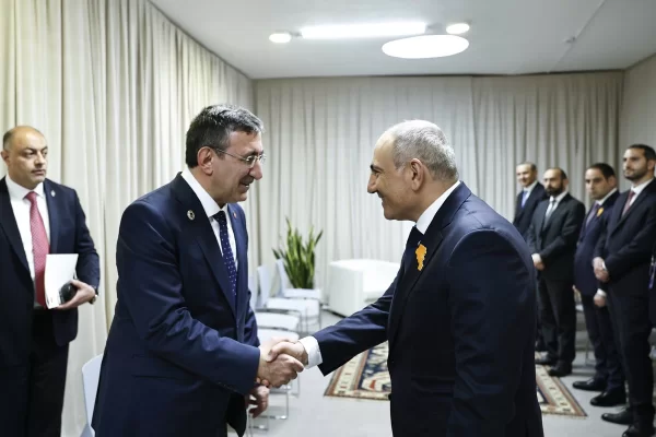 Փաշինյանը հանդիպել է Թուրքիայի փոխնախագահի հետ 