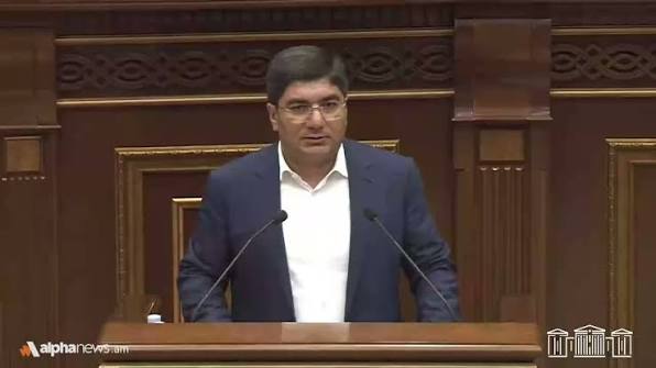 Կարո՞ղ է Ռոմանոս Պետրոսյանից SMS-ներ ստանաք, որ Ավինյանի հրաժարականը պահանջեք. Մանուկյան