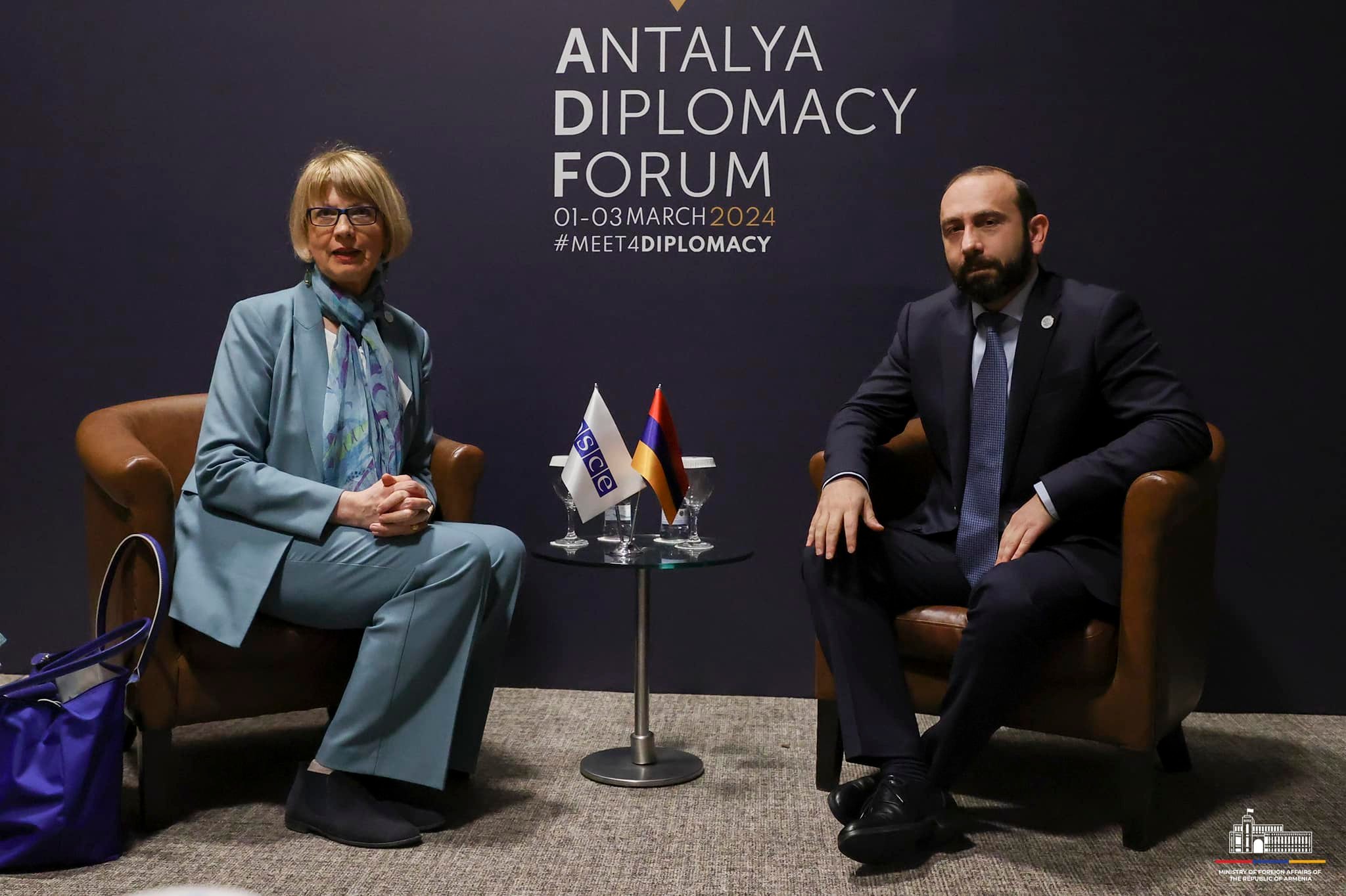 Արարատ Միրզոյանը  Հելգա Շմիդի հետ հանդիպմանը ընդգծել է Ադրբեջանի կողմից հստակ հանձնառության ցուցաբերման և հռչակված սկզբունքներին հավատարմության կարևորությունը