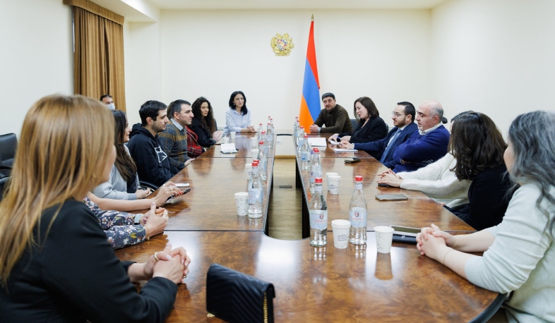 Մխիթար Հայրապետյանը ծնողների և մասնագետների հետ քննարկել է առցանց խաղային հարթակների ռիսկերը