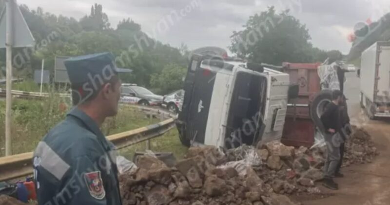 Տաթև-Լծեն խաչմերուկում 36-ամյա վարորդը դուրս է եկել ճանապարհի երթևեկելի գոտուց, կողաշրջվել