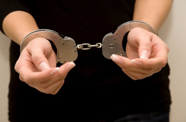 Կինը կալանավորվեց պետական դավաճանության մեջ մեղադրվող ամուսնուն աջակցելու համար