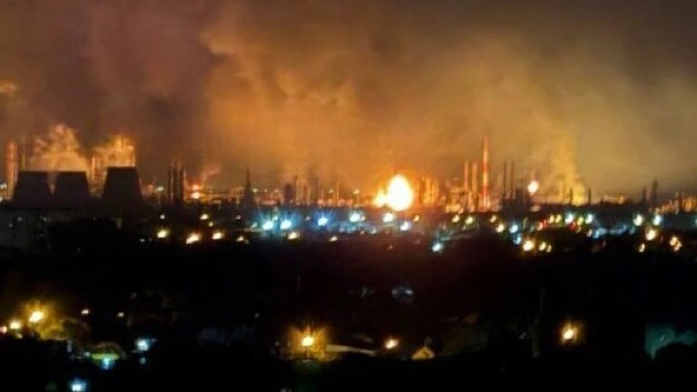 Украина ударила по НПЗ в Волгограде и нефтебазе в Ярославле