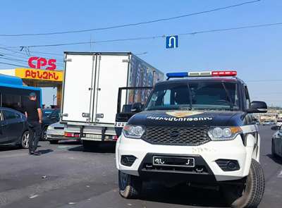 Երևանում բախվել են ՊՆ ռազմական ոստիկանության մեքենան և բեռնատարը