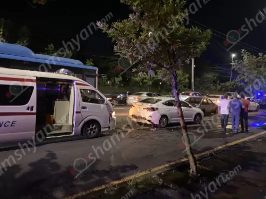 Ավտովթար Երևանում․ Գայի պողոտայում բախվել են շտապօգնության ավտոմեքենան, 3 «Hyundai»-ները ու «Opel»-ը․ կա վիրավոր